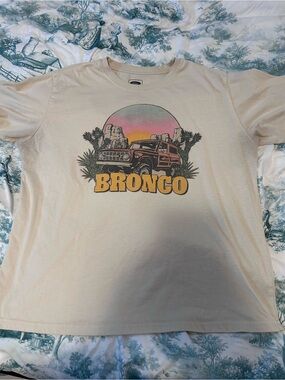 Women’s XL Ford Bronco tshirt